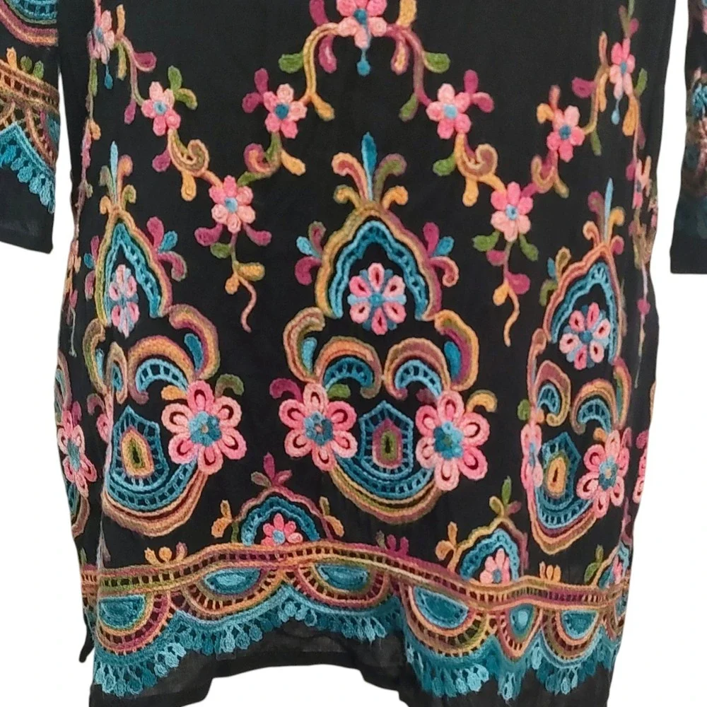 Karen Kane Black Embroidered Tunic Floral Top 3/4 Sleeve Made In USA Size M - Picture 7 of 11
